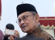 Anies Sebut Kondisi Kesehatan BJ Habibie Cukup Berat