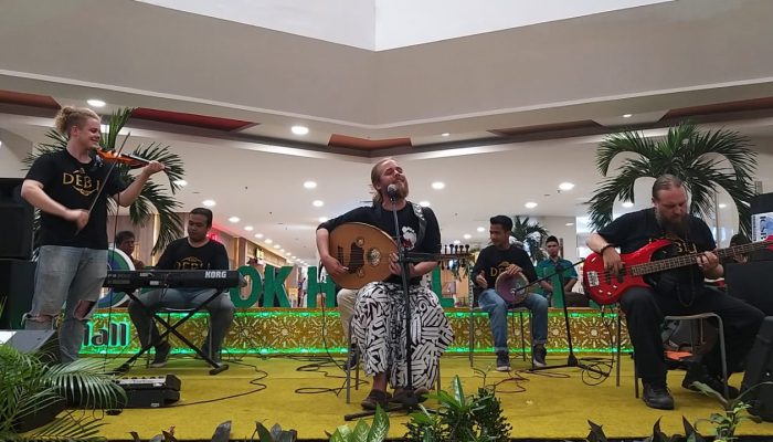 Sejuk, Debu Hibur Pengunjung Depok Halal Fest 2019