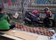 Pasutri Kendarai Motor Tewas Tertabrak KRL di Gang Laskar Citayam