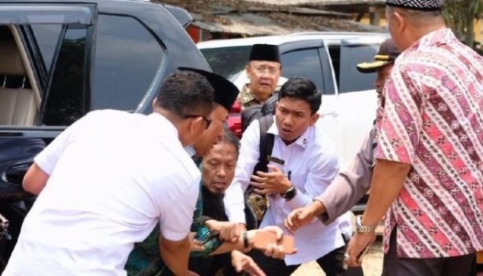 Detik-detik Wiranto Terjatuh, Ditusuk Senjata Tajam di Pandeglang