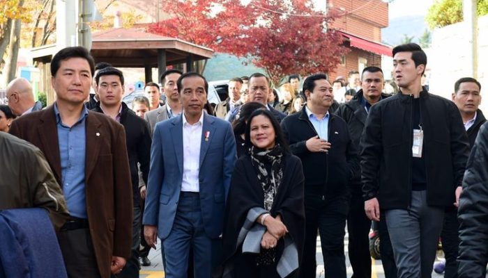 Jokowi Blusukan ke Desa Gamcheon, Mirip Kampung Warna-warni Malang