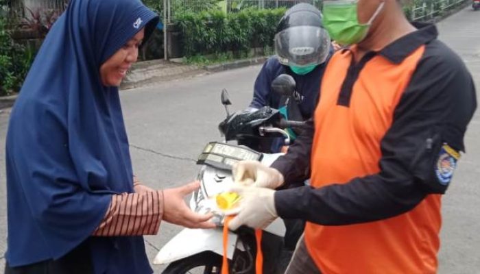 Ulang Tahun Kota Depok, Warga Dapat Masker dan Hand Sanitizer