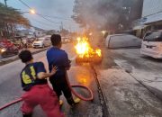 Mobil BMW Mewah Hangus Terbakar di Cinere