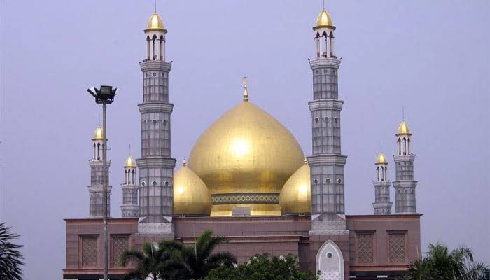 Masjid Kubah Emas Belum Bisa Salat Jumat Berjamaah, Kenapa?