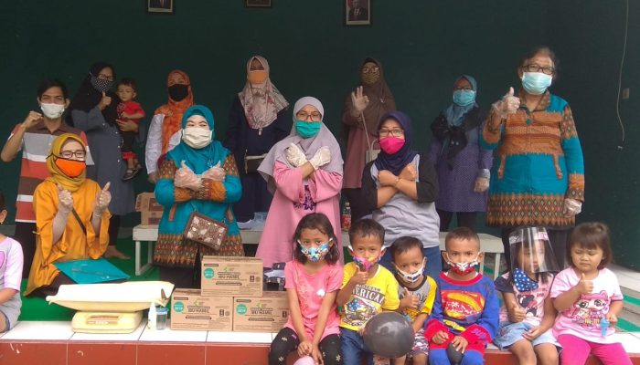RW 16 Kelurahan Mekarjaya Adakan Kegiatan Posyandu Keliling di Masa PSBB
