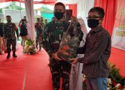 Ster TNI Salurkan 1.200 Paket Sembako di Depok Secara Door to Door