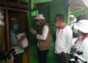 Sandiaga Uno dan Jokowi Mania Gas Pol Beri Ratusan Sembako di Depok