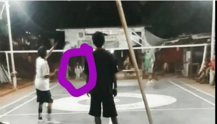 Serem… Asik Main Bulutangkis, Inces Berbaju Putih Terekam Kamera Warga Pancoran Mas