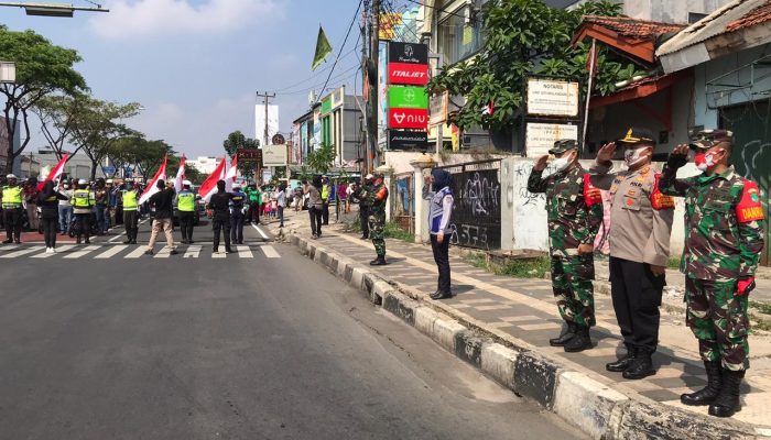 3 Menit Pengendara di Jalan Margonda Depok Khidmat Ikuti Detik-detik Proklamasi