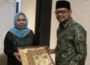 Silaturahmi ke Ketua DPC PPP Depok, Imam Budi Dapat Hadiah Sajadah
