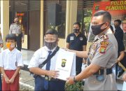 Ratusan Siswa di Depok Dapat Bantuan Modem Gratis dari Kapolda Metro Jaya