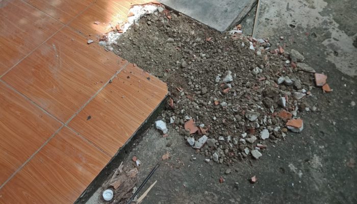 Asap Putih Muncul di Teras Rumah Warga Depok, Ternyata Kabel Anti Petir Konslet