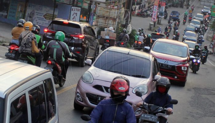 Tiap Hari Macet Jalan Raya Sawangan Depok Jadi PR