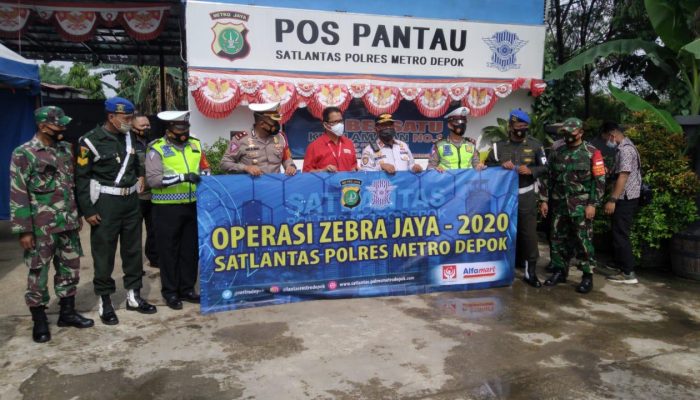 Operasi Zebra Jaya 2020 Satlantas Depok Bagi-bagi Ratusan Sembako
