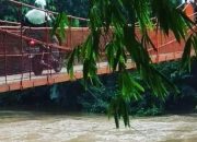 Hati-hati Warga Bantaran Ciliwung Jakarta, Pintu Jembatan Panus Depok Siaga 2