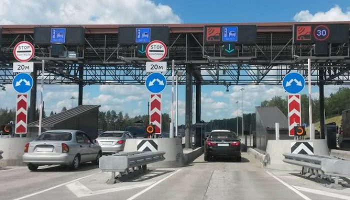 Duh! Puluhan Mobil Pecah Ban di Tol Jakarta-Cikampek
