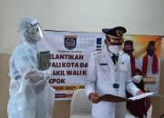 Pendamping Pelantikan Wakil Wali Kota Depok di Rumah Sakit Pakai Baju Hazmat