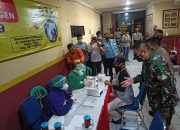 Polres Metro dan Kodim 0508/ Depok Blusukan Bagi Masker dan Rapid Test