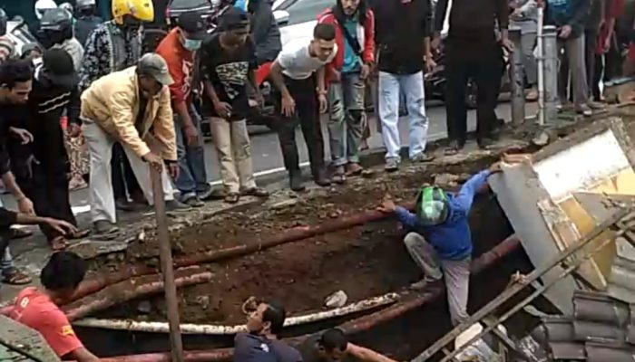 Tanah Longsor Bikin Pos Polisi Simpangan Ambrol