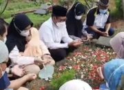 Wakil Wali Kota Depok dan Keluarga Ziarah Ke Makam Mertua