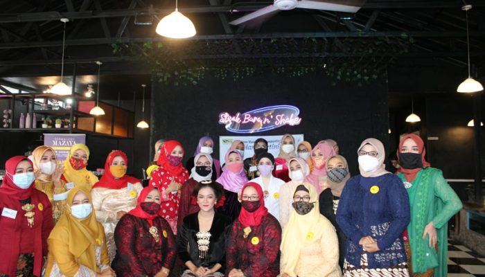 Peringati Hari Kartini LKP Lalita Cahaya Maida Adakan Lomba Make Up