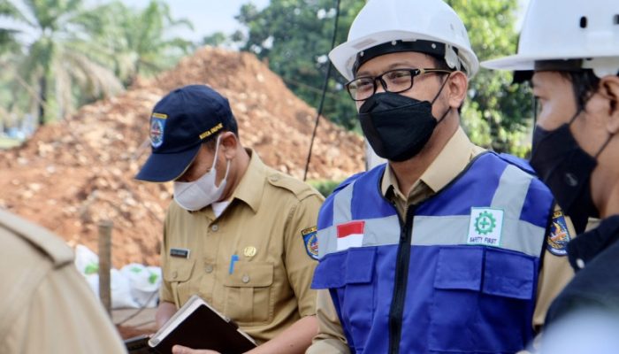Tinjau Perbaikan Jembatan GDC, IBH: Semoga Cepat Selesai