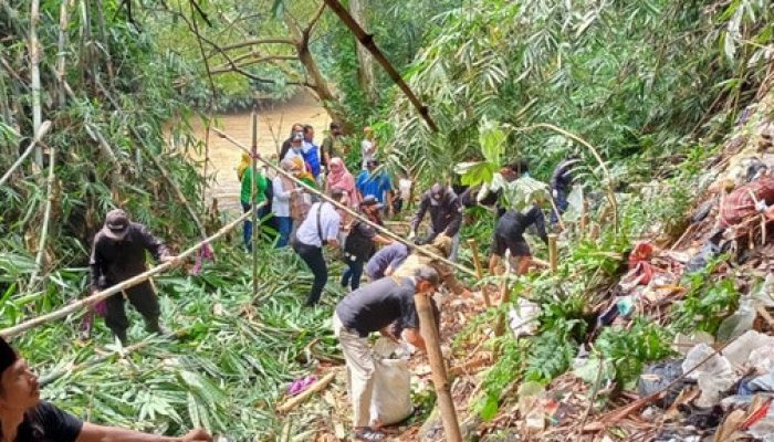 Komunitas Ciliwung Depok Gelar Aksi Bersih-bersih Sungai