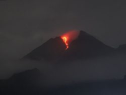 Aktivitas Erupsi Tinggi, Gunung Merapi Berstatus Siaga