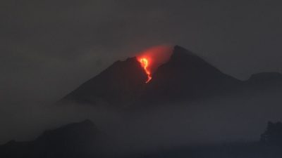 Aktivitas Erupsi Tinggi, Gunung Merapi Berstatus Siaga