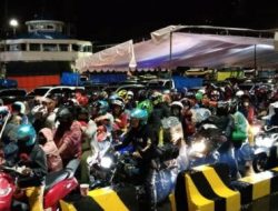 Mudik? Begini Alur Sepeda Motor Naik Kapal di Pelabuhan Merak