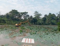 DPUPR Depok Turunkan Alat Berat Bersihkan Situ Jatijajar