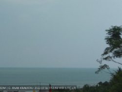 Warga Diminta Hindari Kawah Gunung Anak Krakatau Radius 5 Kilometer