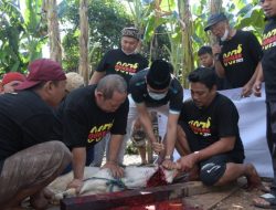 Wakil Wali Kota Depok Ikut Sembelih Kambing di Masjid Ar-Rahmah Kelurahan PGS