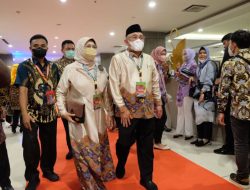 Hadiri Malam Gala Dinner Apeksi XV, Wali Kota Depok Kenakan Batik Belimbing