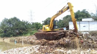 Rutin Lakukan Normalisasi Kali, DPUPR Depok Tuai Apresiasi Warga