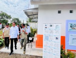 Presiden Jokowi Tinjau Rumah Contoh Tahan Gempa di Cianjur