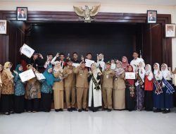 Wali Kota Serahkan Beragam Penghargaan Yang Diraih Pemkot Depok