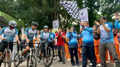 Tim Sepeda Jelajah Bersih Negeri 2023 di UPS Merdeka Dilepas Sekda Depok