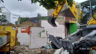 Bongkar Bangunan Simpang Ramanda, DPUPR Turunkan Alat Berat