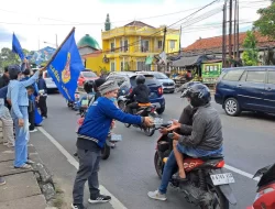 Katar Bojongsari Bagikan 1000 Takjil ke Pengguna Jalan