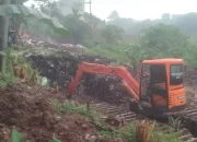 DPUPR Turunkan Alat Berat Antisipasi Banjir di Kali Ciledug