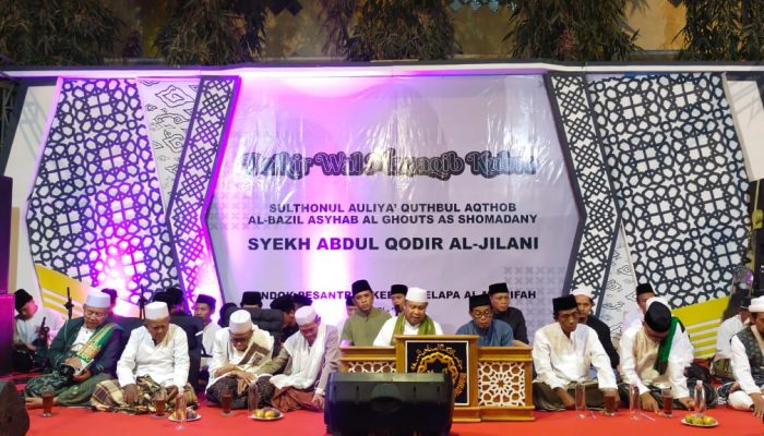 5000 Jamaah Banjiri Ponpes Kebon Kelapa al-Ma’rifah saat Manakib Kubro dan Haul Nyai Nadiroh: 265 Santri Dapat Penghargaan