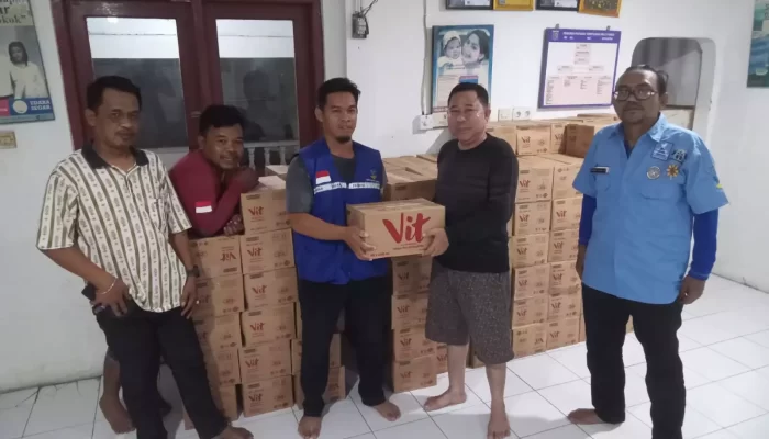 Dinsos Depok Distribusikan 1.050 Dus Air Minum