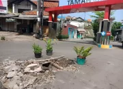 Membahayakan Pengguna Jalan, Penutup Saluran Air Jalan Tole Iskandar Diganti