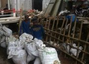 Longsor Saluran di Jalan Pala Bali Cipayung DPUPR Terjunkan Satgas