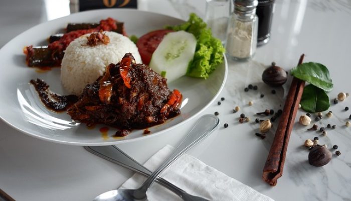 Wisata Kuliner? Wajib Coba 10 Makanan Khas Indonesia Ini