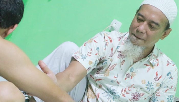 Terapi Listrik Ustad Arie ‘Ngehits’ di Depok, Begini Cara Kerjanya