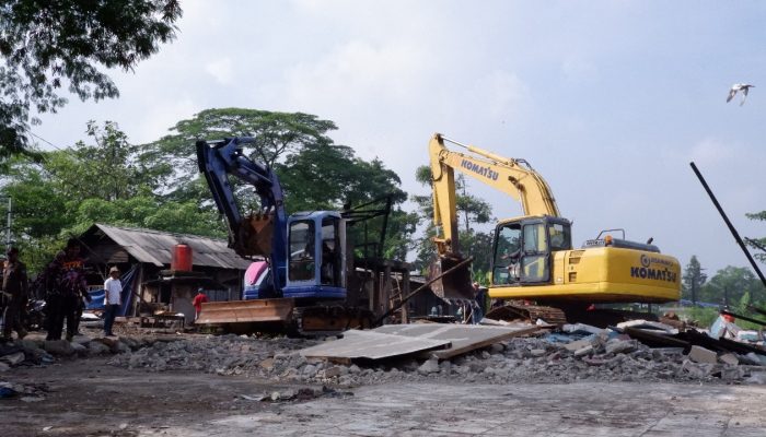 Santunan Cair, Penggarap Lahan UIII Depok di Area Pasar Kambing Kooperatif Kosongkan Lahan!