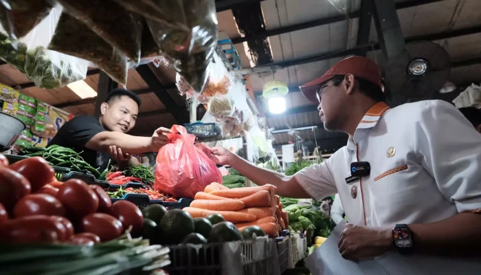 Cek Sembako di Pasar Sukatani, Wakil Wali Kota Pastikan Harga Stabil
