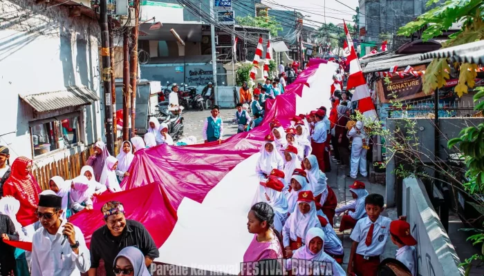 Warga Pangkalan Jati Antusias Meriahkan Kirab Bendera Merah Putih